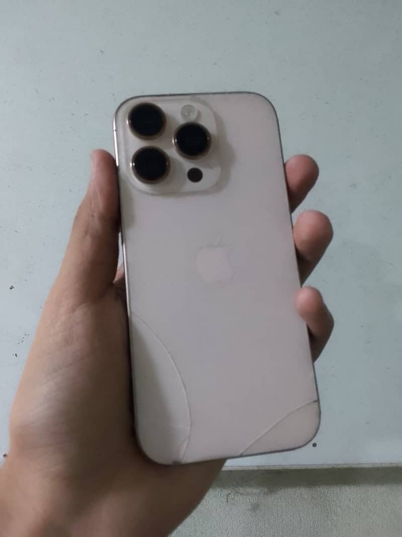 Apple iPhone 16 Pro 1