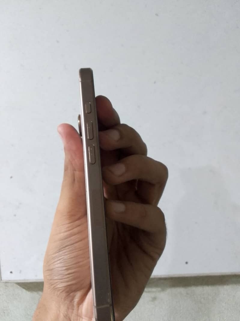 Apple iPhone 16 Pro 6