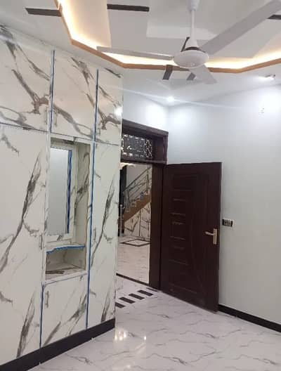 Prime location saperate gate ground floor for rent in dhoke bnaras near range road