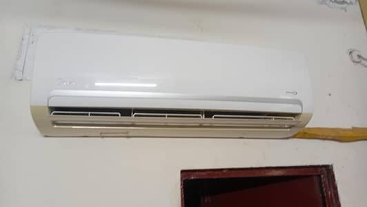 Midea AC 1.5 Ton – Used, Excellent Condition –