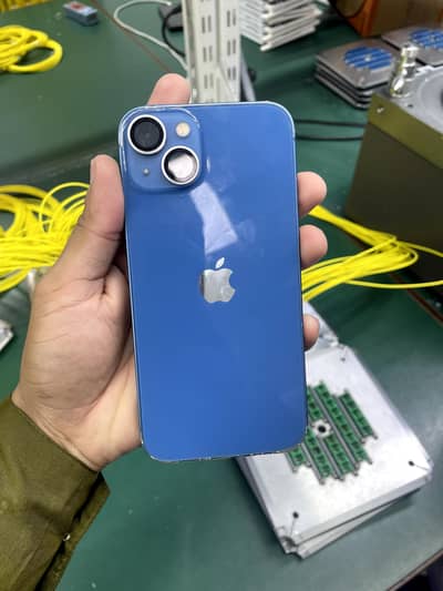 Apple iPhone 13