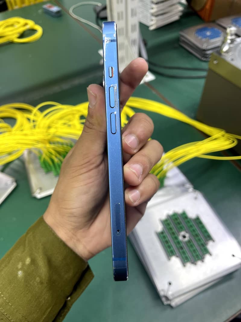 Apple iPhone 13 1
