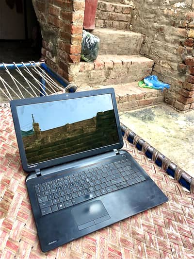 Toshiba satellite c55D-B5102 /6GB RAM / 256GB SSD /2gb graphic card /