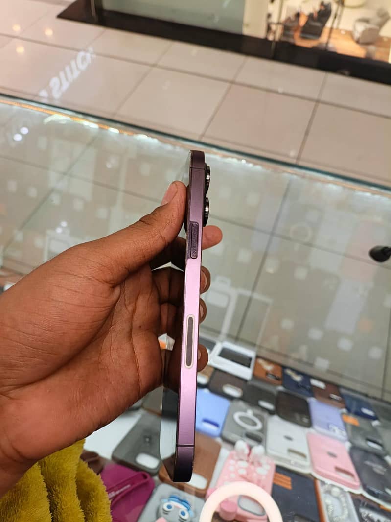 Apple iPhone 14 Pro Max 1