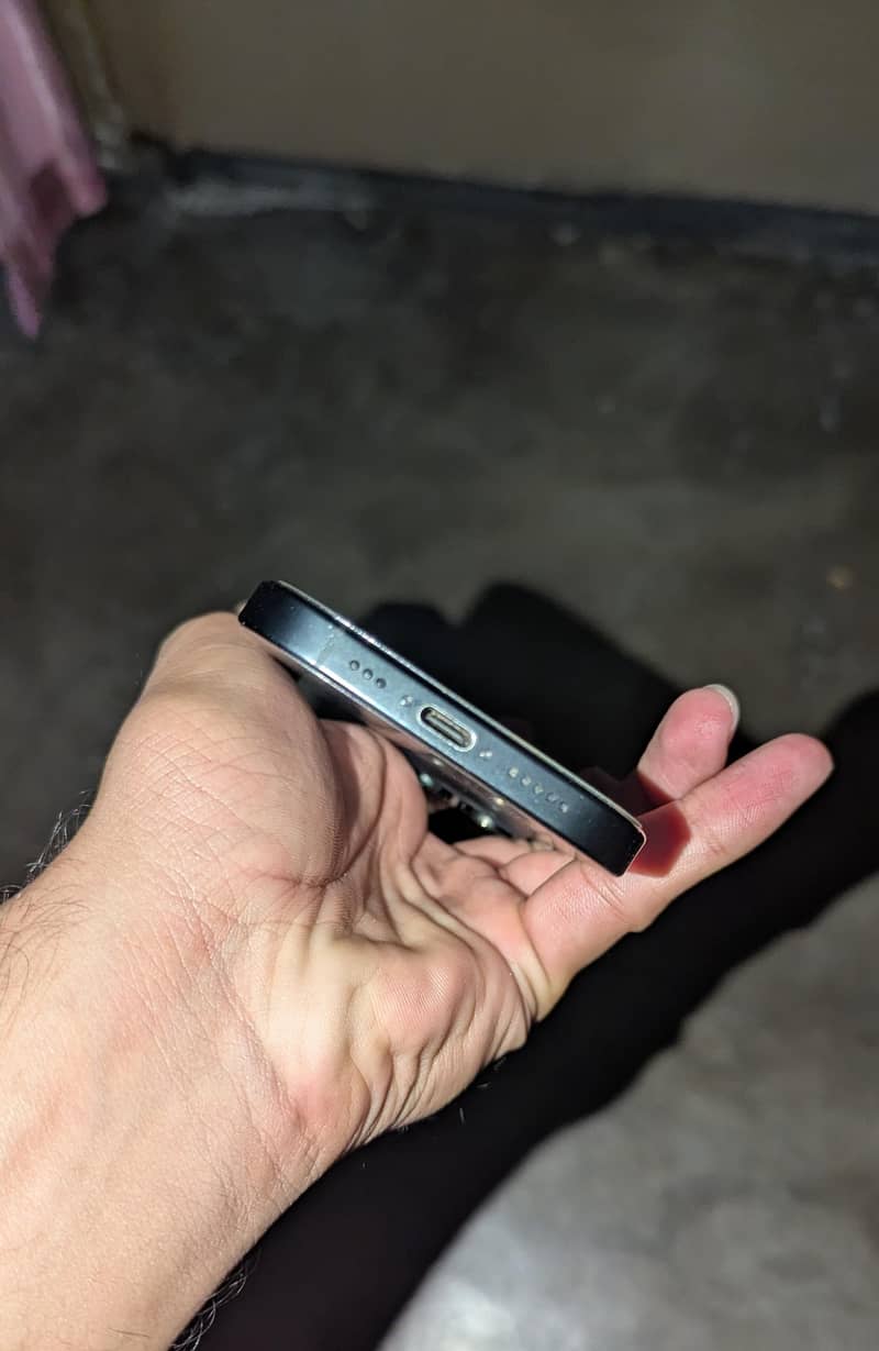 Apple iPhone 16 Pro 3