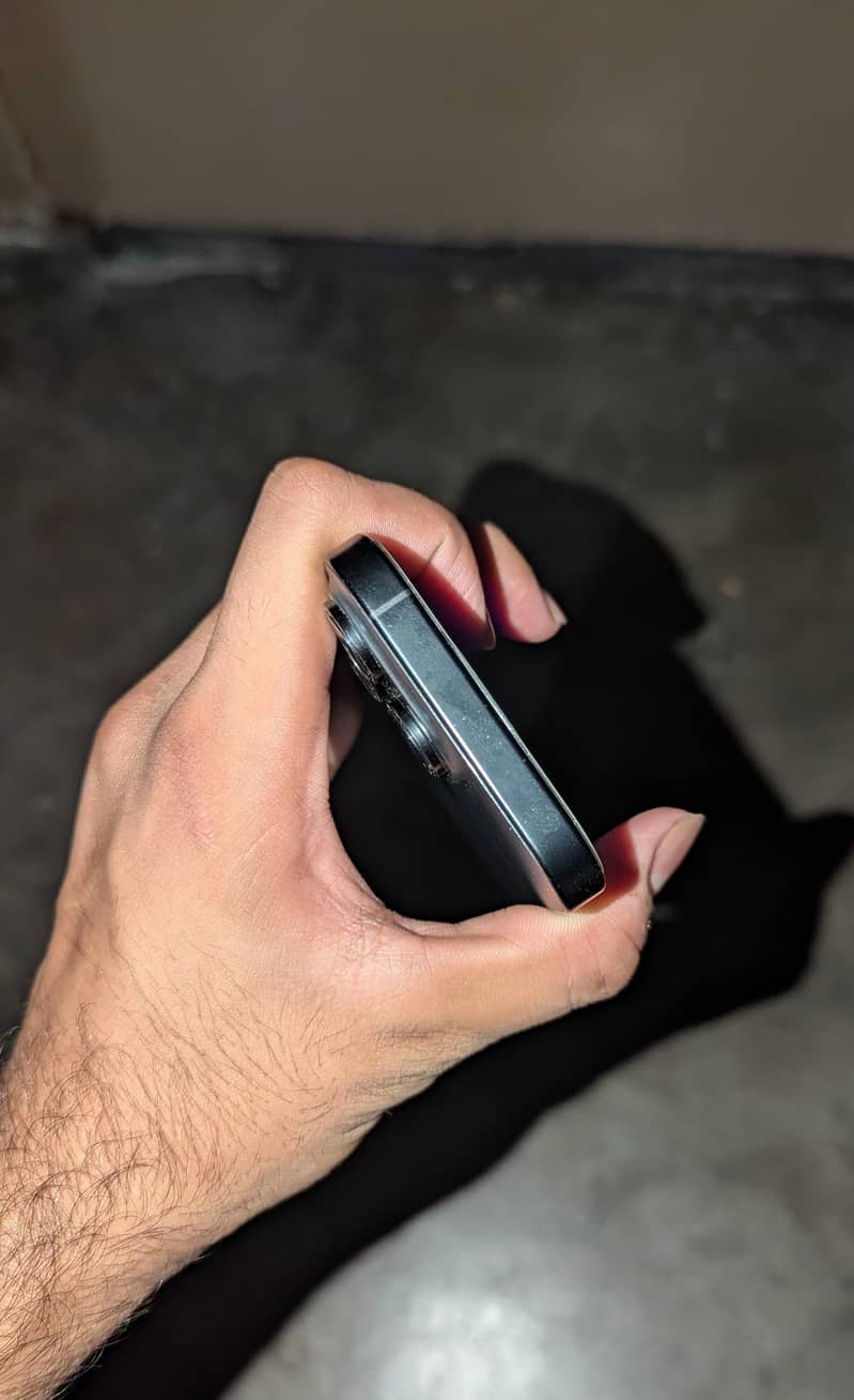 Apple iPhone 16 Pro 4