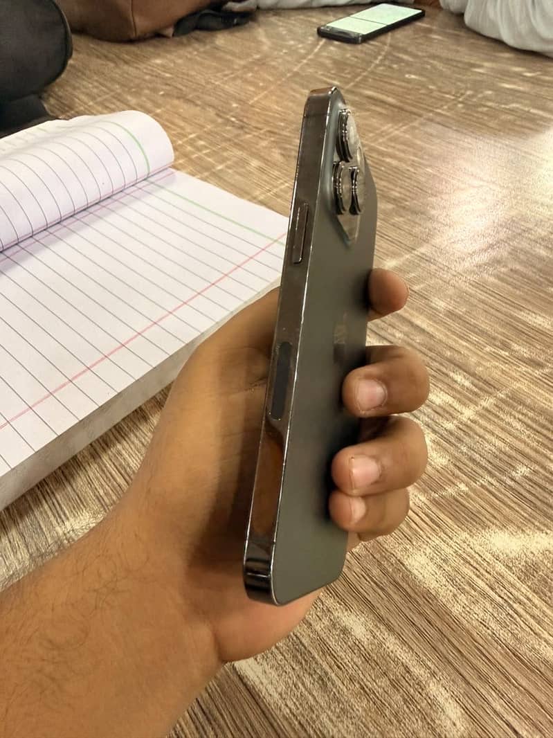 Apple iPhone 13 Pro 1