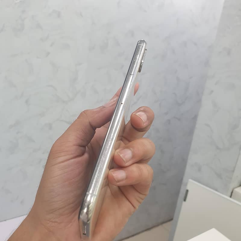 Apple iPhone XS Max 2