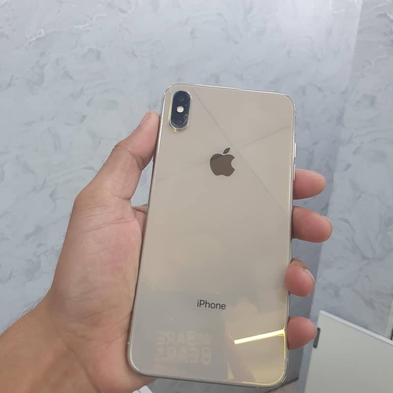 Apple iPhone XS Max 4