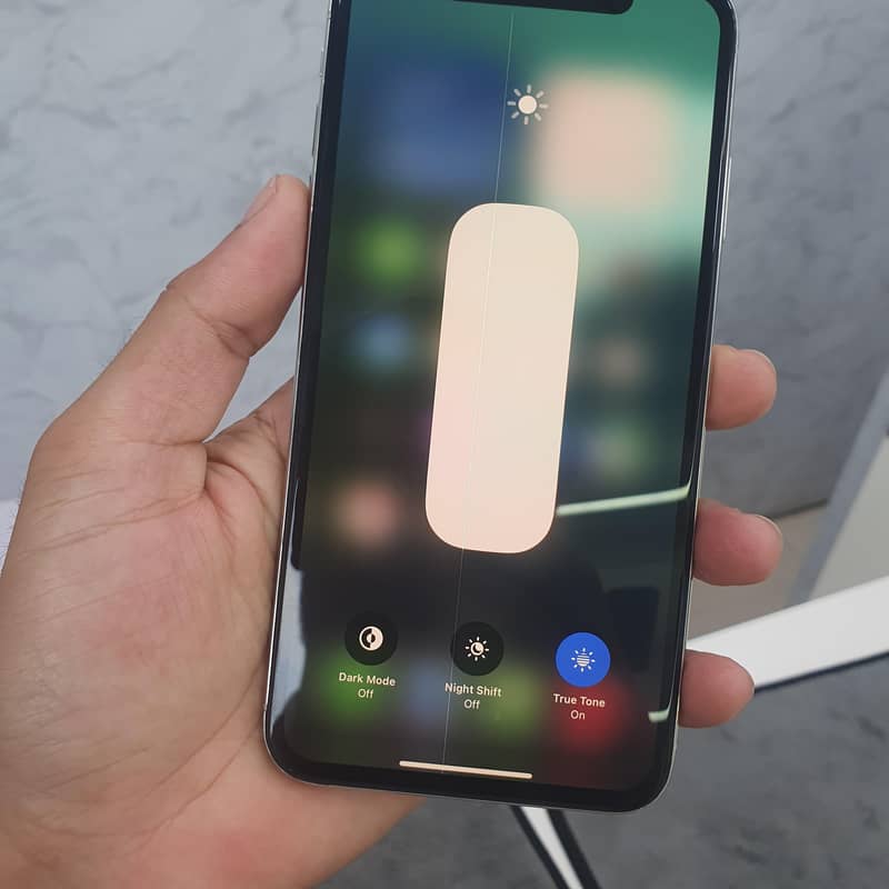 Apple iPhone XS Max 7
