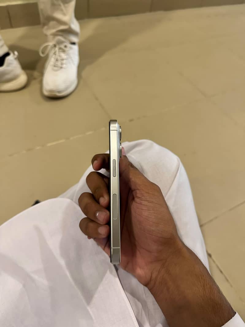 Apple iPhone 15 Pro 1