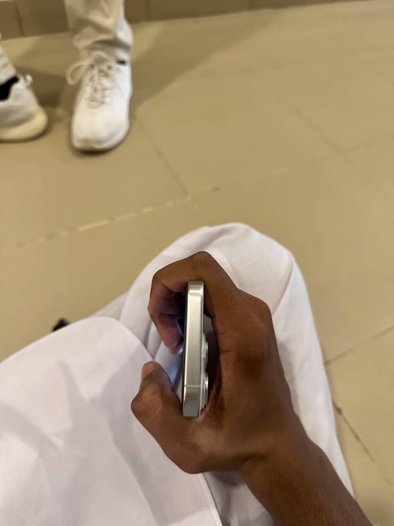 Apple iPhone 15 Pro 2