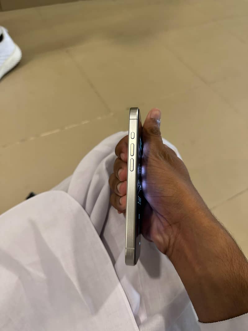 Apple iPhone 15 Pro 3