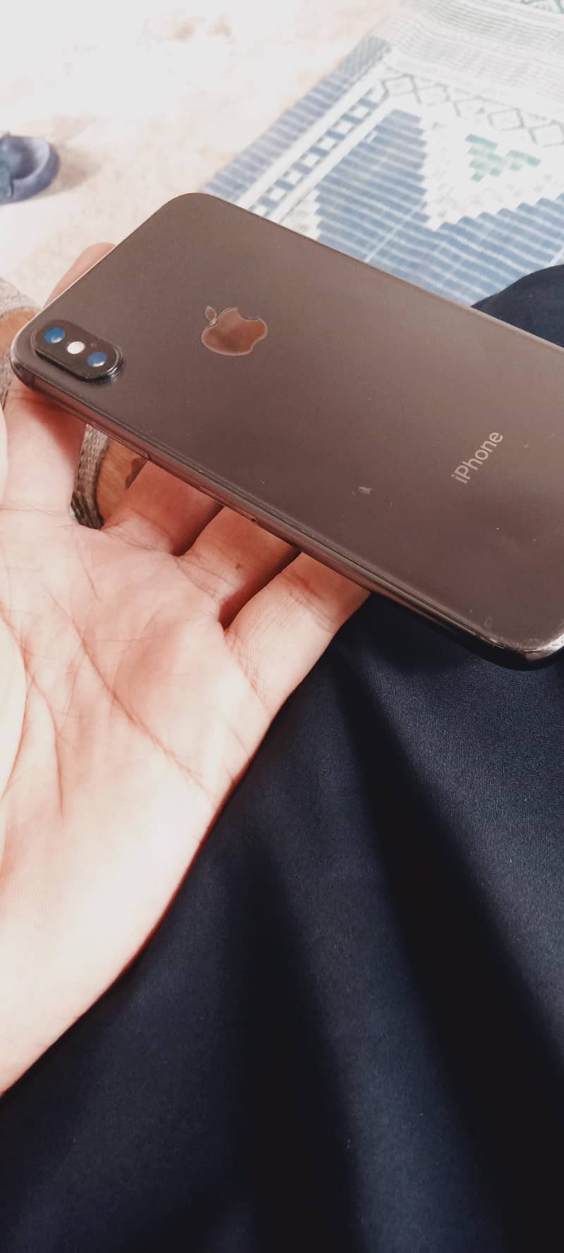 Apple iPhone X 4