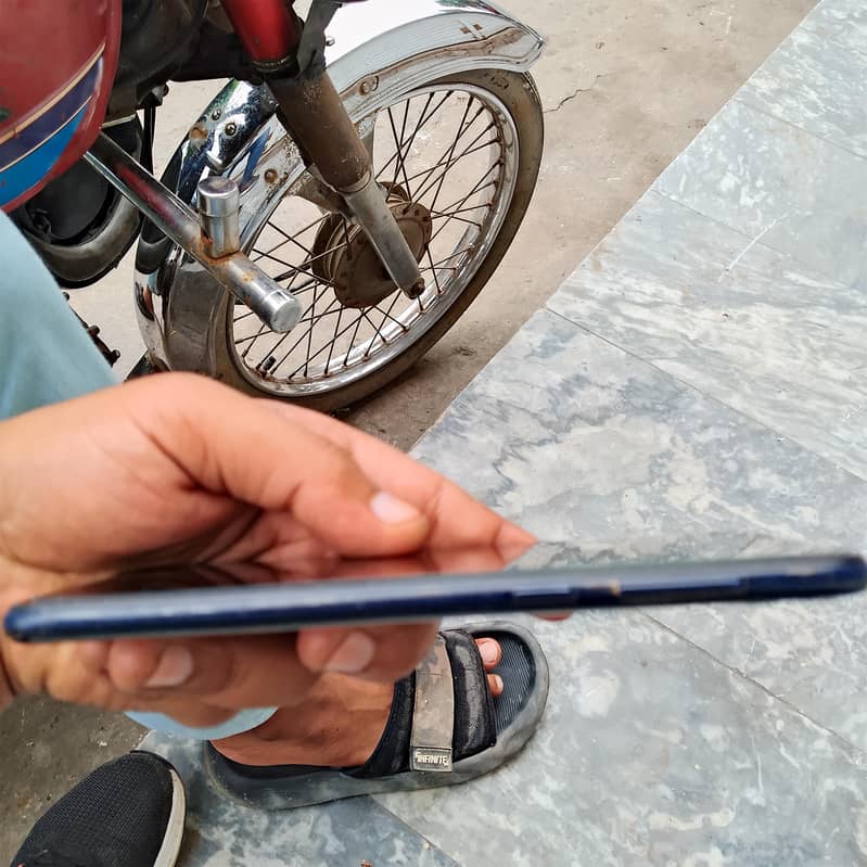 Honor 8C 1
