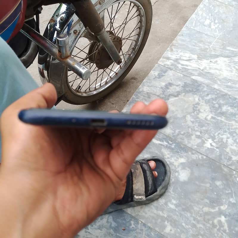 Honor 8C 4