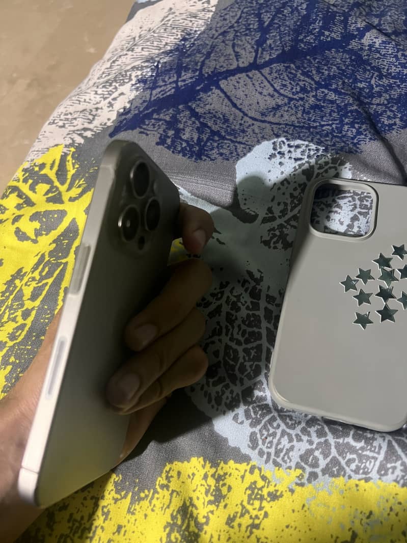 Apple iPhone 15 Pro 3