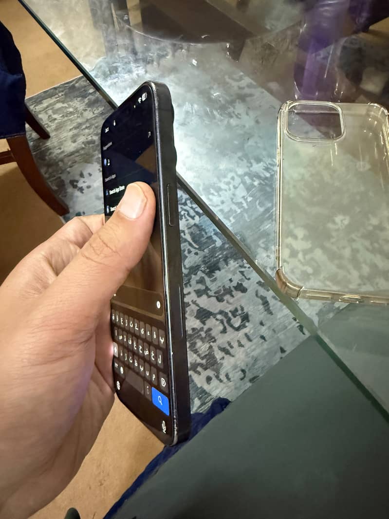 Apple iPhone 15 Pro Max 4