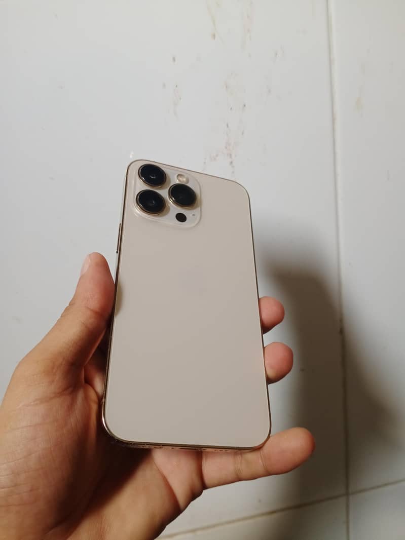 Apple iPhone 13 7
