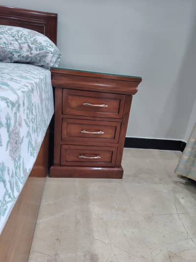Queen size bed with side tables and chest of drawers