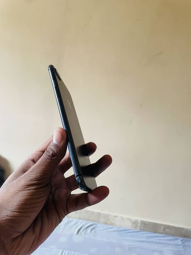 Apple iPhone 7 Plus 3