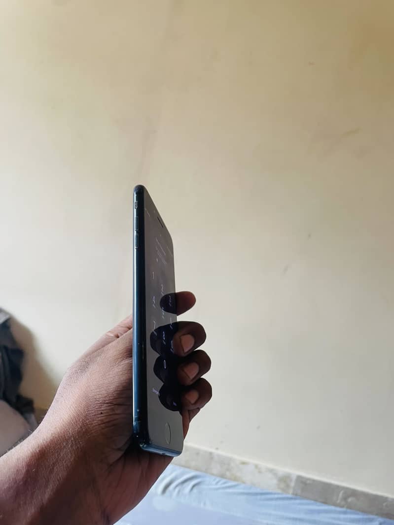 Apple iPhone 7 Plus 4