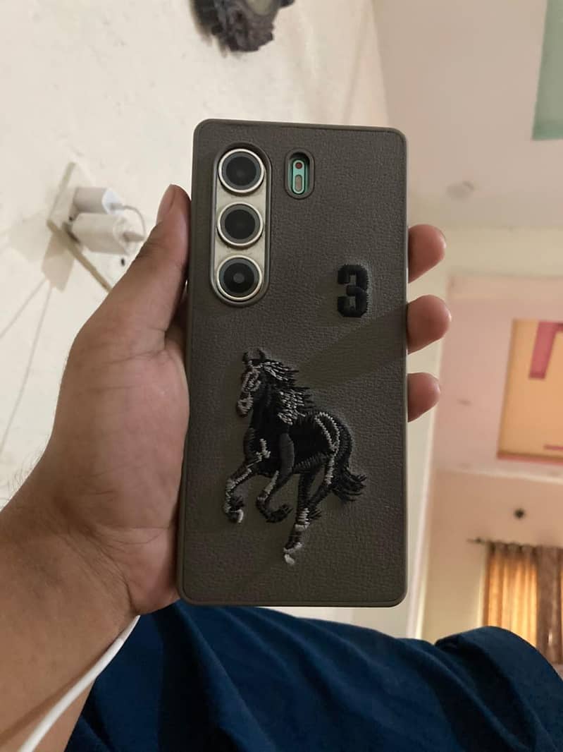 Tecno CAMON 40 Pro 0