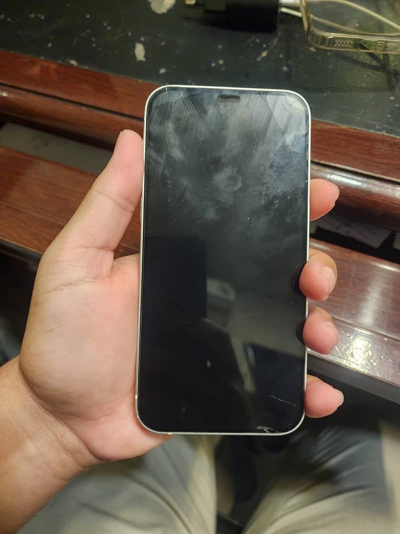 Apple iPhone 12 4