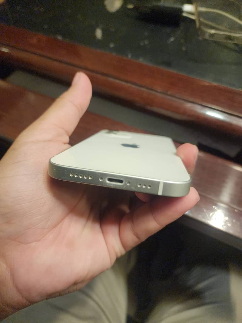 Apple iPhone 12 5