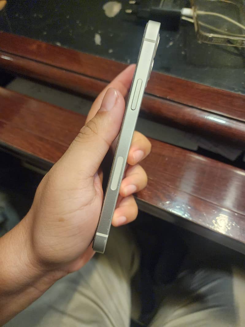 Apple iPhone 12 6