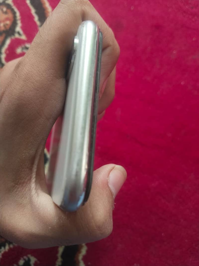 Apple iPhone X 4