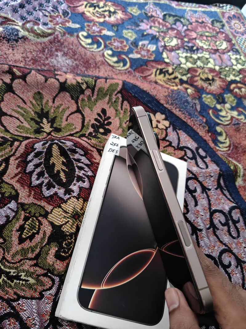Apple iPhone 16 Pro Max 2