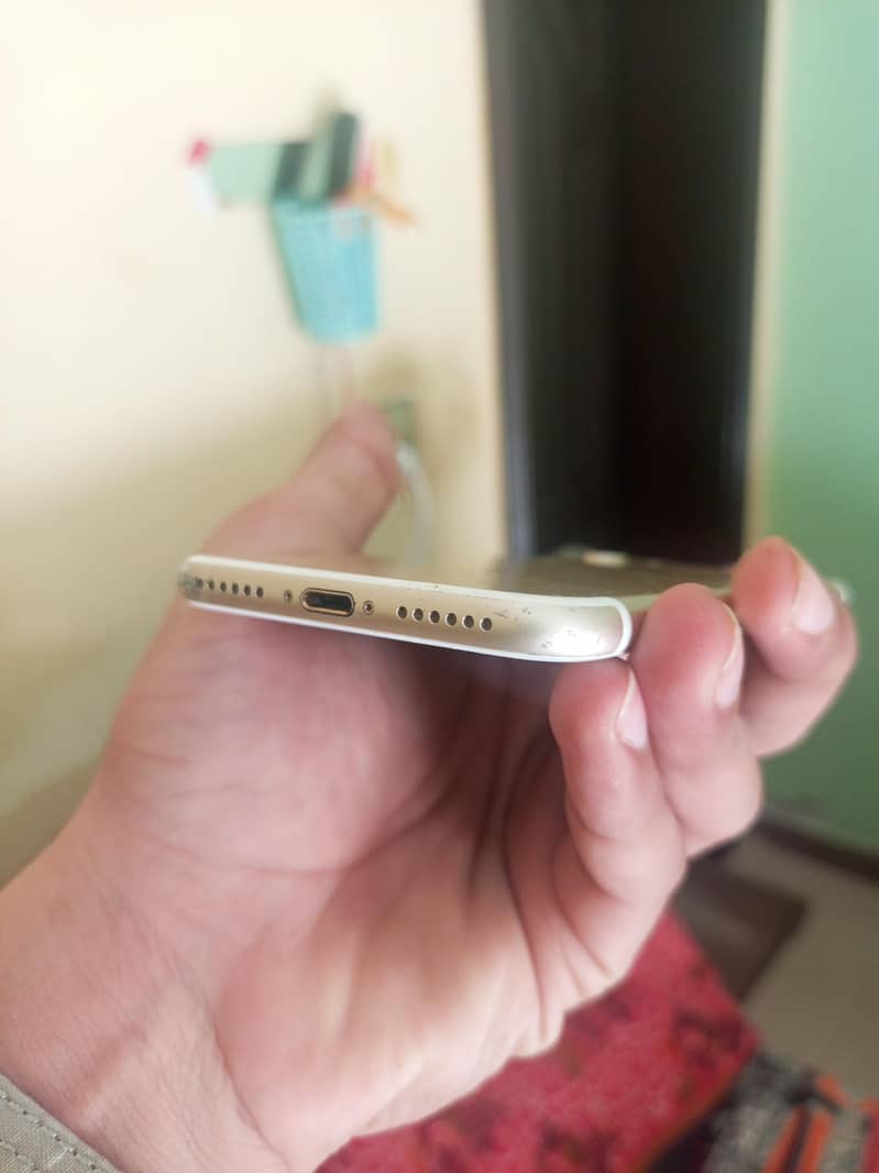 Apple iPhone 7 0