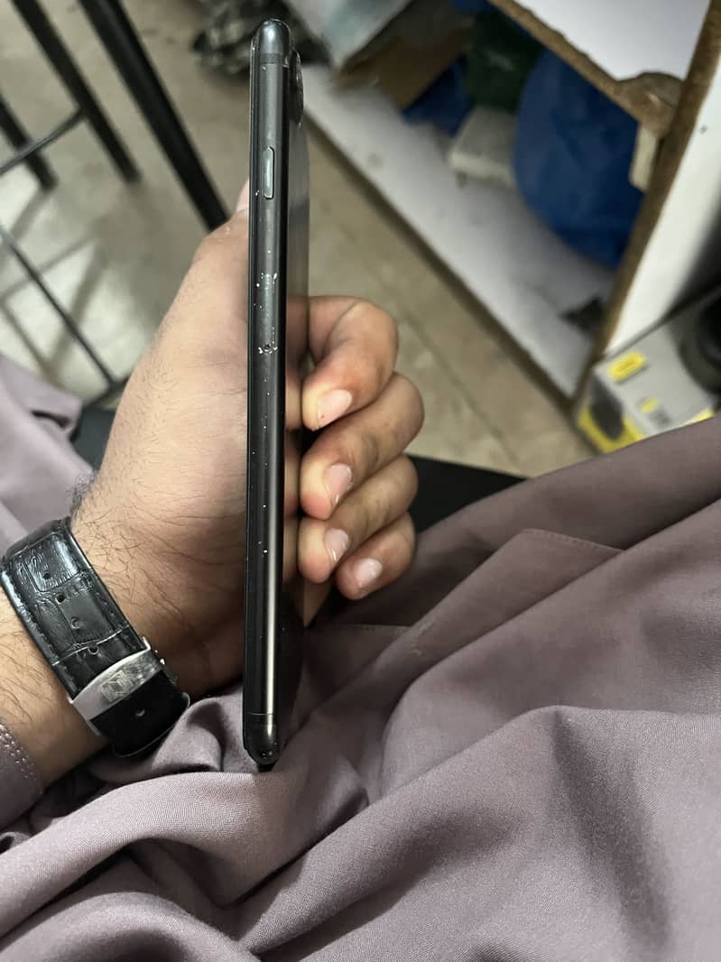 Apple iPhone 7 Plus 1