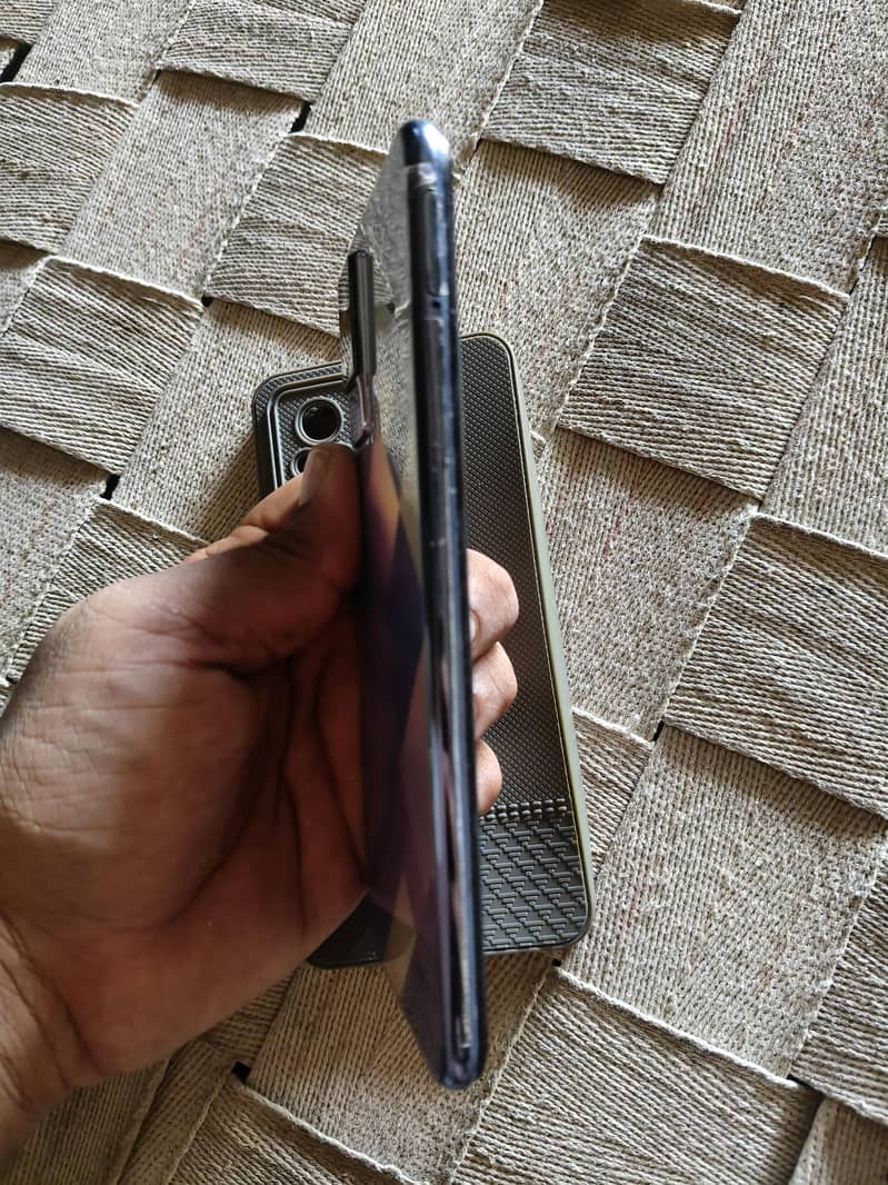 Vivo V21e 4
