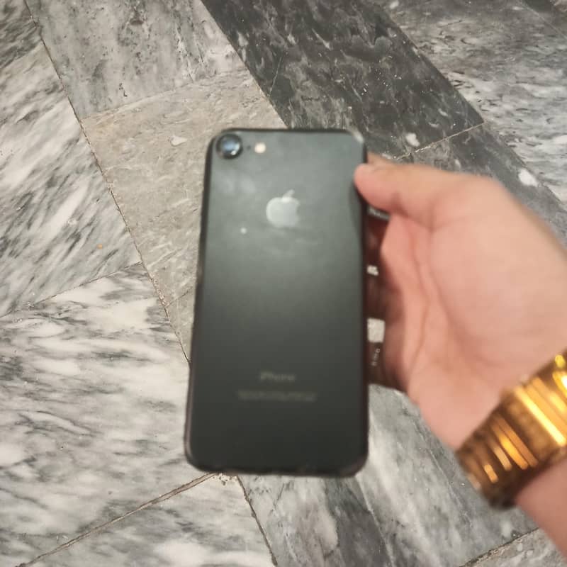 Apple iPhone 7 1