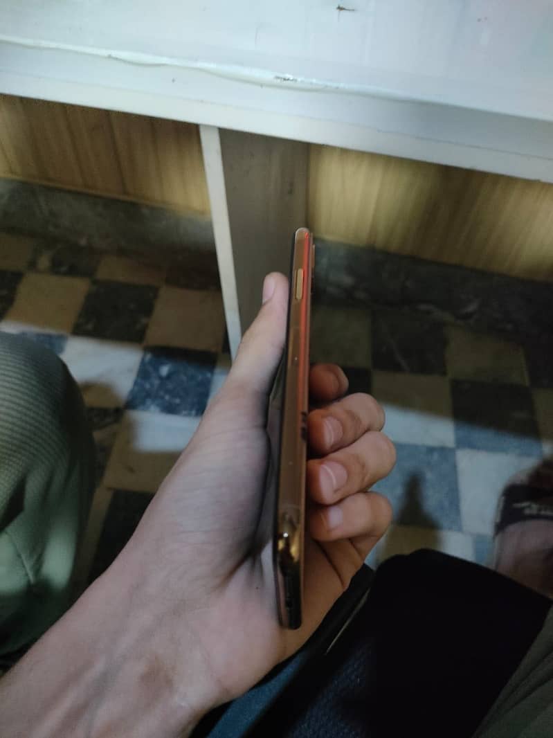 Apple iPhone XS 3