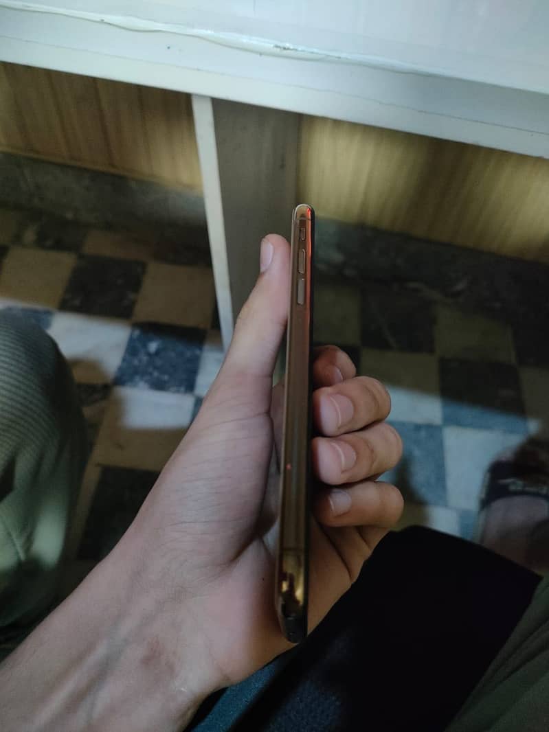 Apple iPhone XS 6
