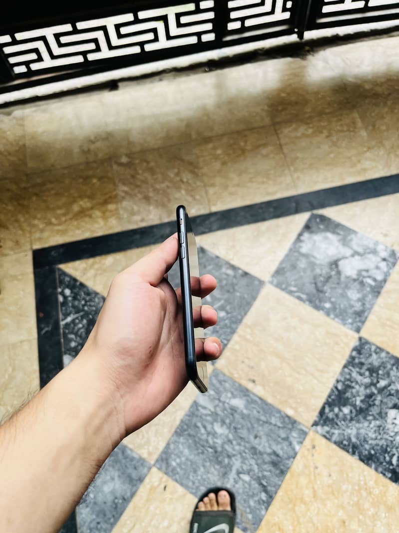 Apple iPhone SE 3rd generation MDM 4
