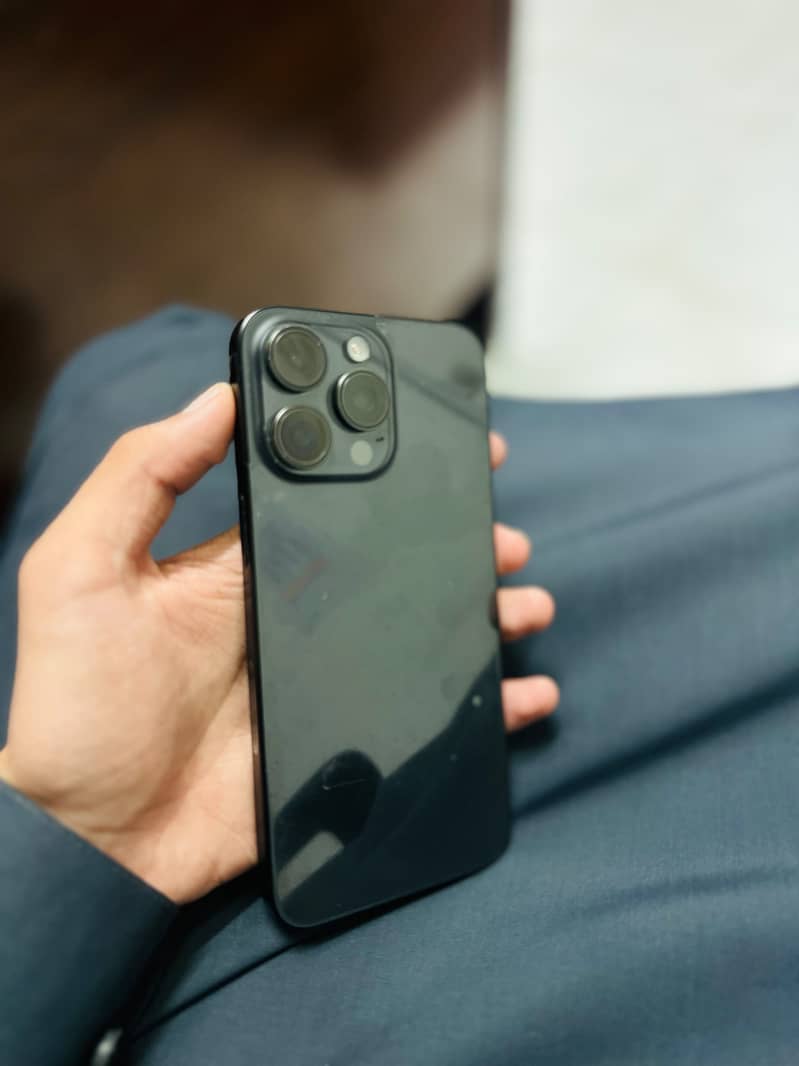 Apple iPhone 15 Pro Max 2