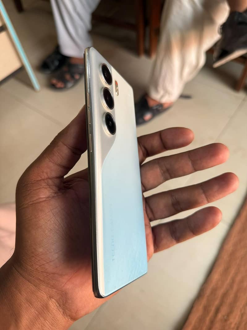 Tecno CAMON 40 Pro 3