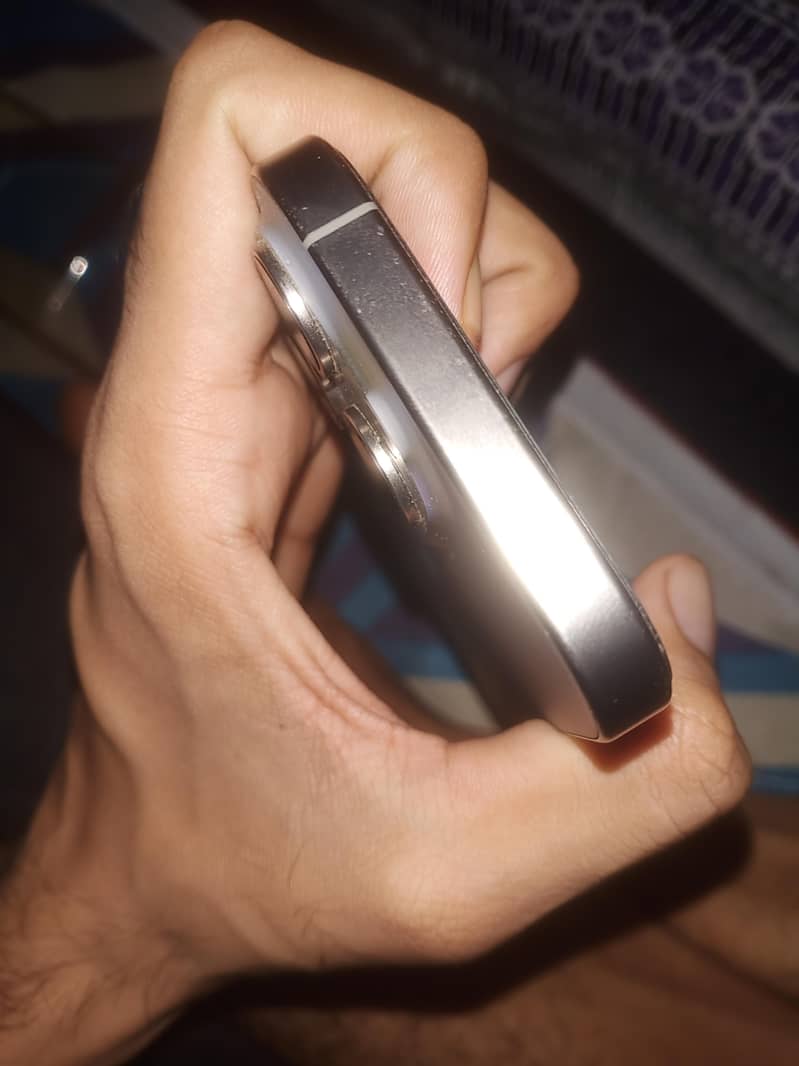 Apple iPhone 15 Pro 3