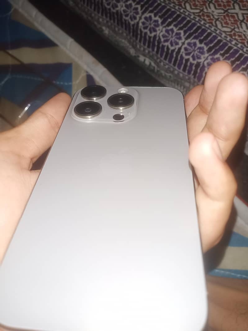 Apple iPhone 15 Pro 6
