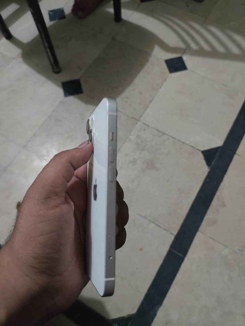 Apple iPhone 13 2