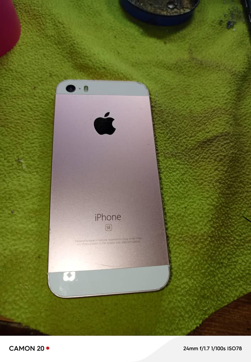Apple iPhone 5se 1