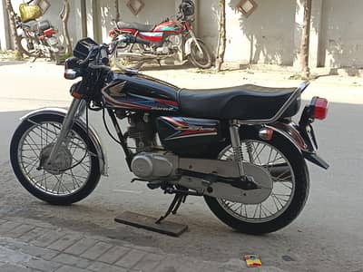 Honda 125 black color 2919 model