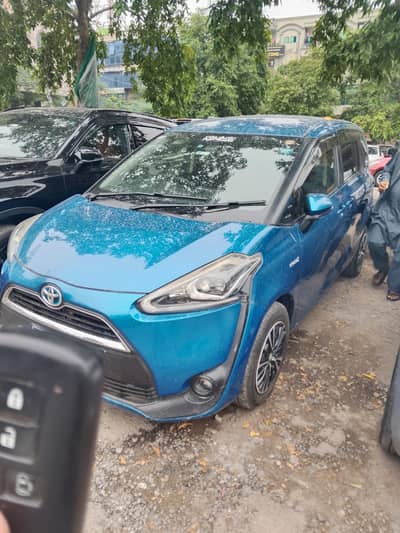 Toyota Sienta 2015