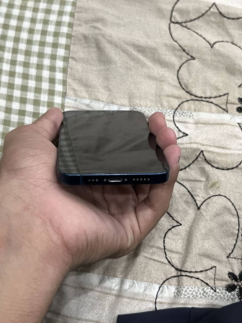 Apple iPhone 12 5
