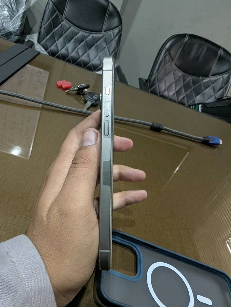 Apple iPhone 15 Pro Max 2
