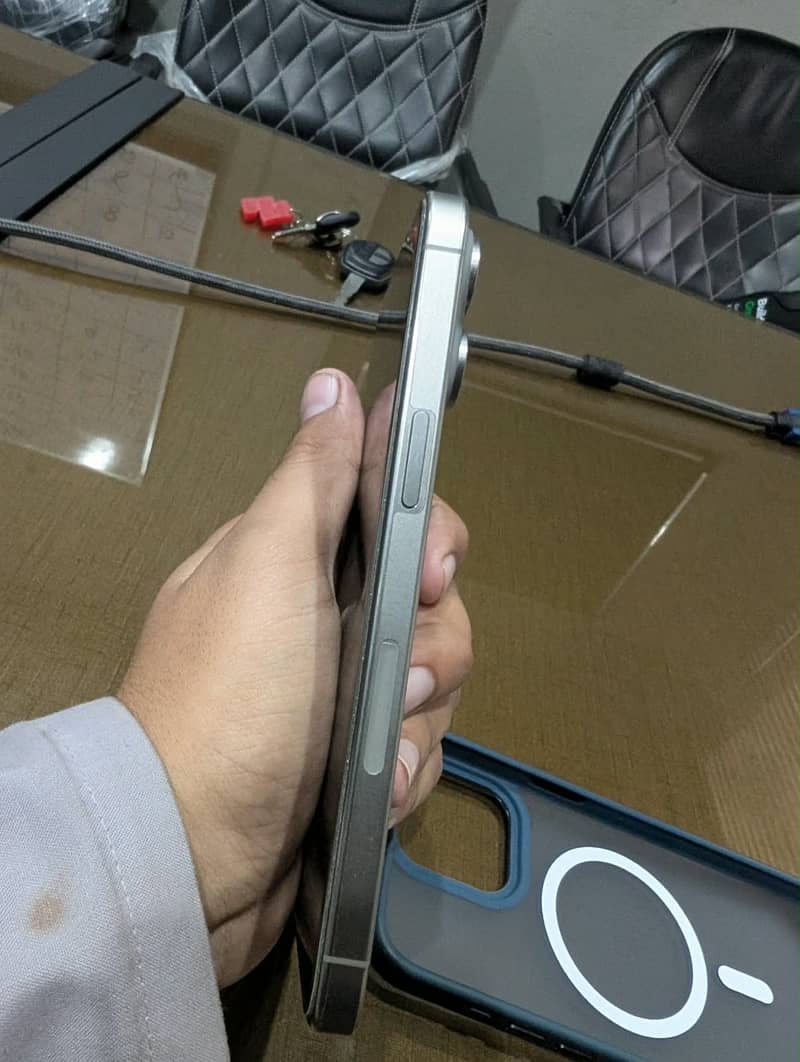 Apple iPhone 15 Pro Max 4